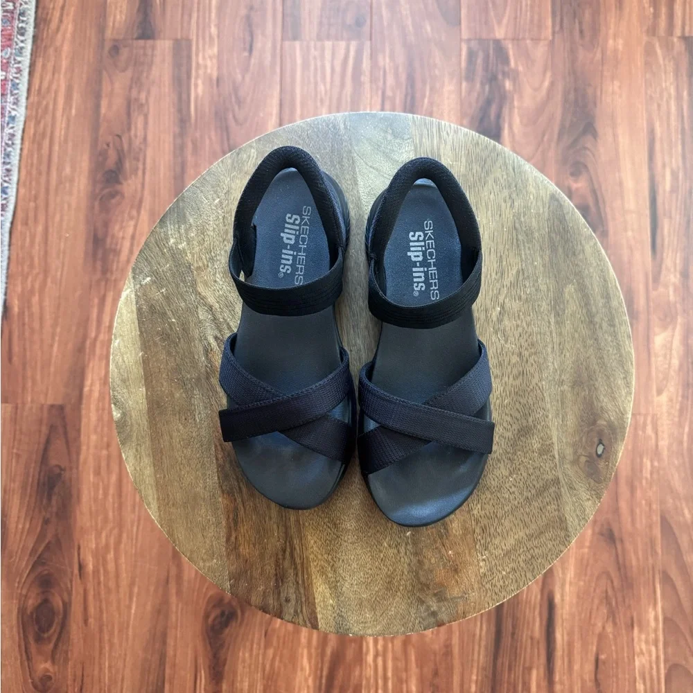 Women’s Black Skechers Slip-ins - Picture 2 of 3